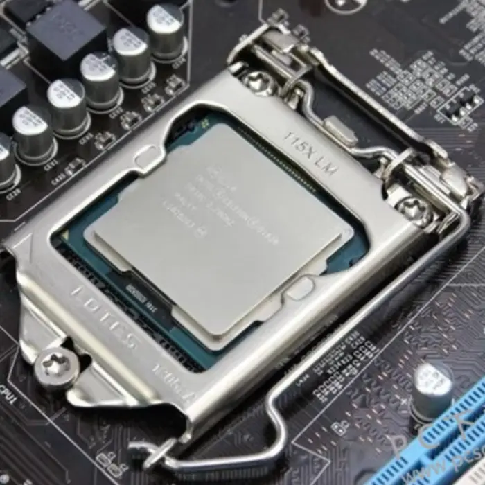 Core 2 Duo T8300 SLAPA SLAYQ processeur pour ordinateur portable CPU 2.4 GHz double cœur