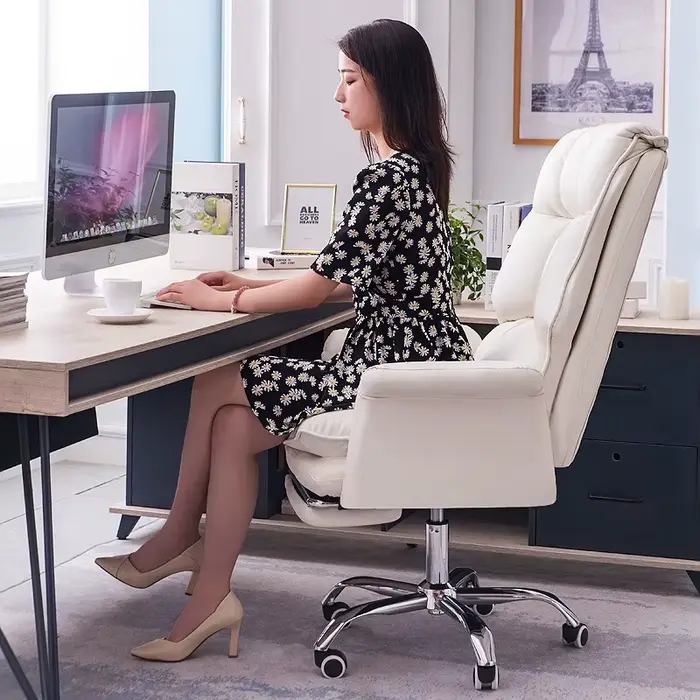 Chaise de jeu blanche confortable pour filles