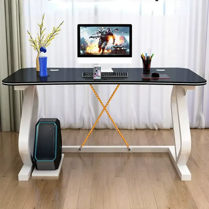Bureau moderne simple pour ordinateur gamer