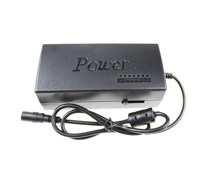Adaptateur d'alimentation universel 96W 12V à 24V