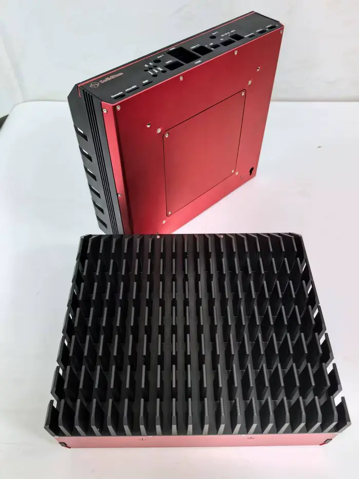 Boîtier d'ordinateur de jeu en aluminium avec adaptateur de dissipation thermique et service OEM/ODM